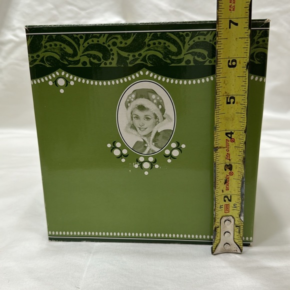 Avon Mrs Albee tea cup and saucer - Picture 10 of 12